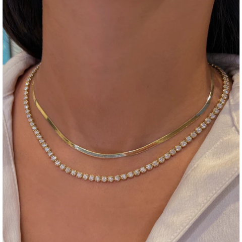 Minimalist vs. Maximalist: Which Jewellery Style Is Dominating 2025?