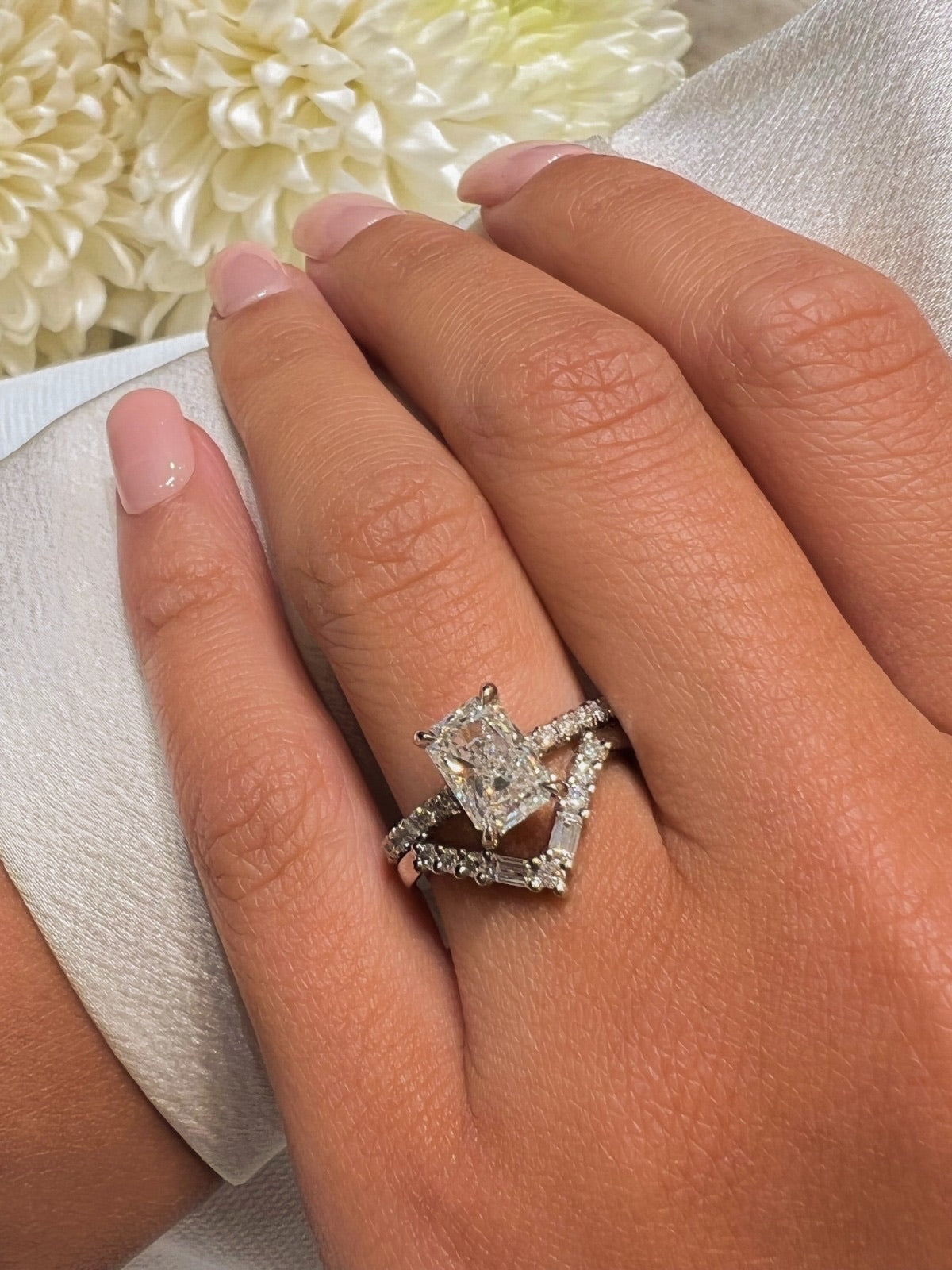 Mixed Diamond V Ring - Armans Fine Jewellery