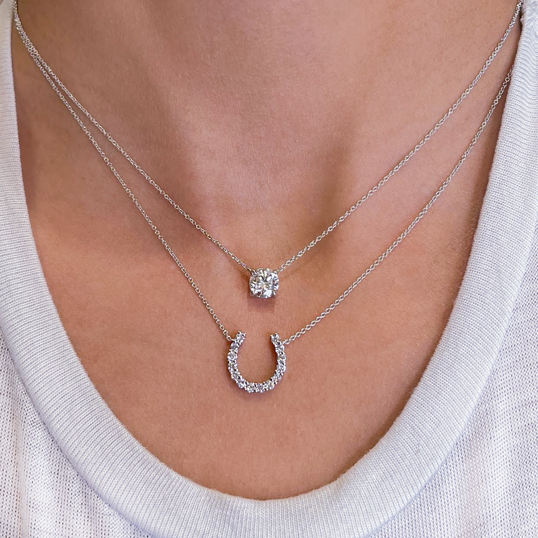 1/10 CT. T.W. Diamond Horseshoe Necklace in 10K Gold | Zales