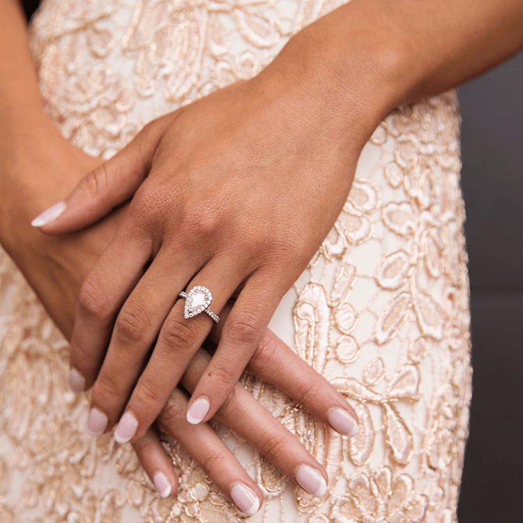 Pear engagement online rings no halo